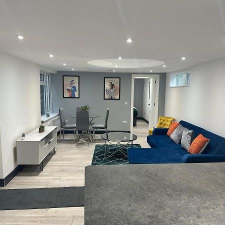 1 Bedroom Apartment - Abacus House - Huntingdon Town Centre - Contractor Friendly - Free Parking - Full Kitchen - Washer Dryer - Spacious - Ideal For Work Stays Exterior photo